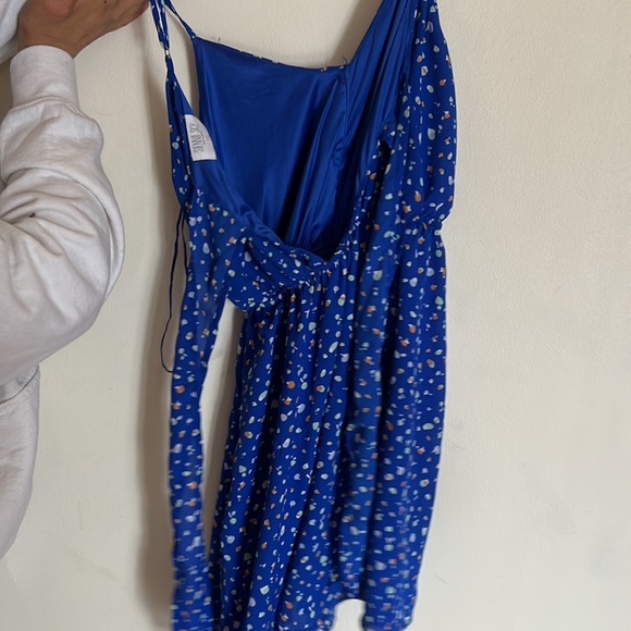 Spring dress - Picture 2 of 3